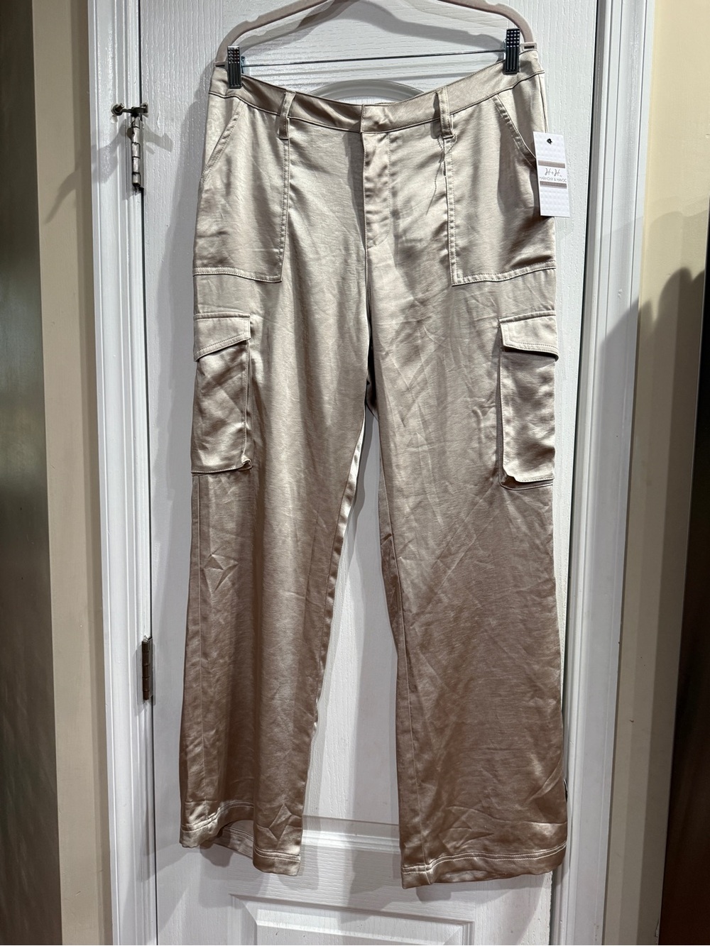 Wide Leg Cargo Pants in Light Beige - Relaxed Fit